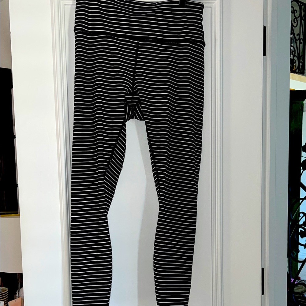 LULULEMON STRIPED LEGGINGS SIZE 10 🤍🩶🖤